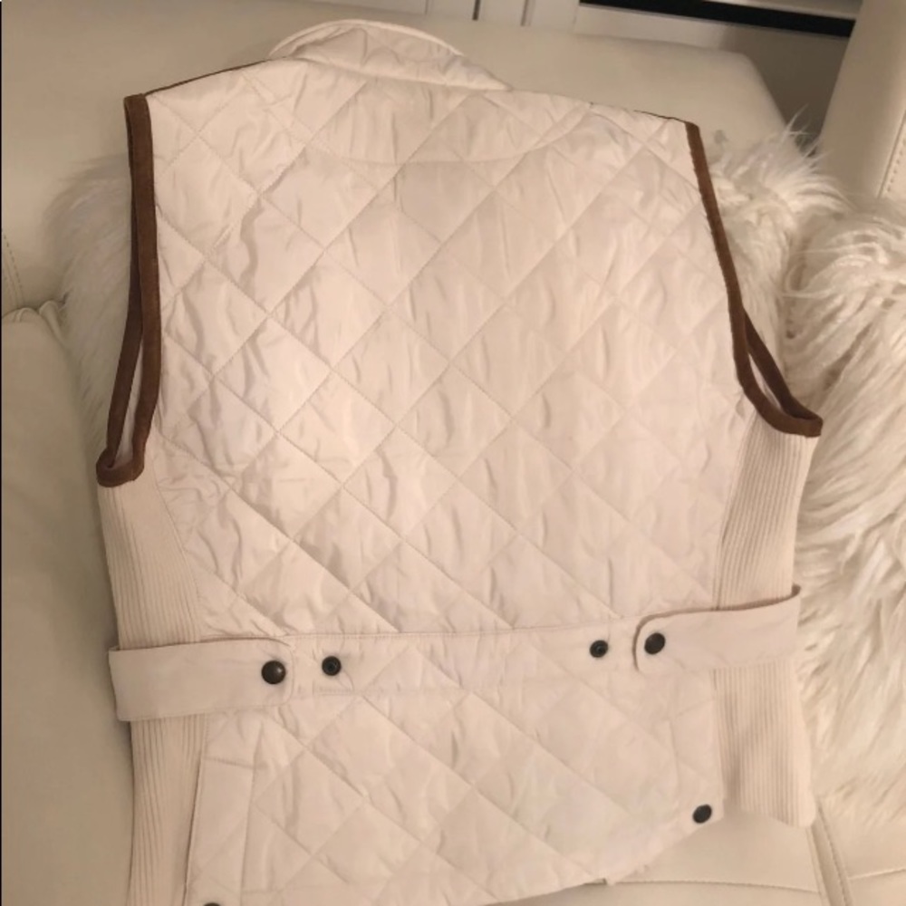 Fits me small 
But its a very nice jacket